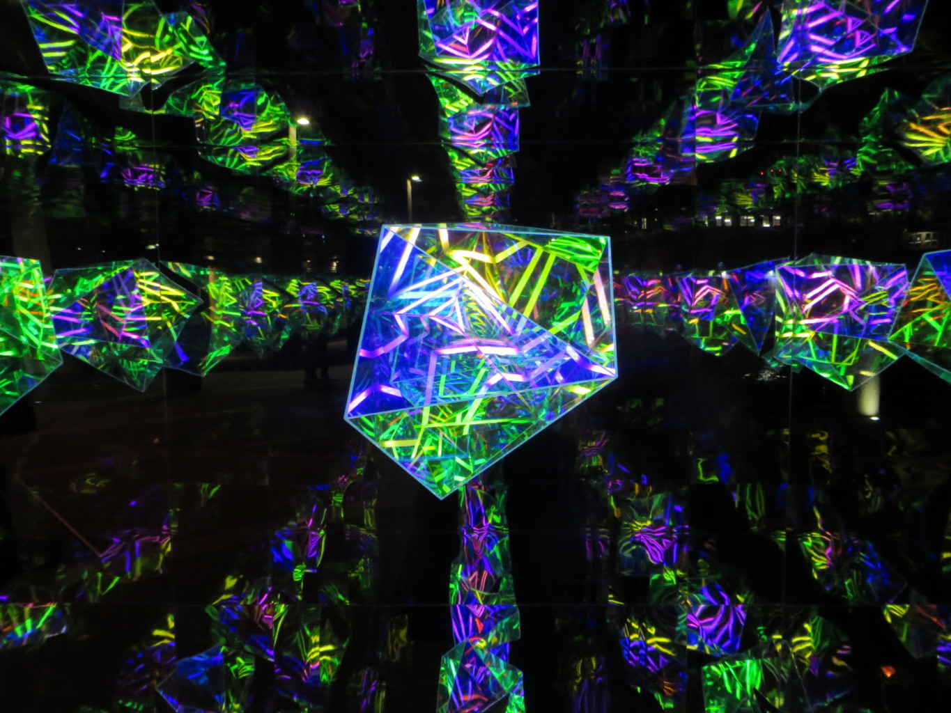 Kinetic spinny rainbow prism, Vivid