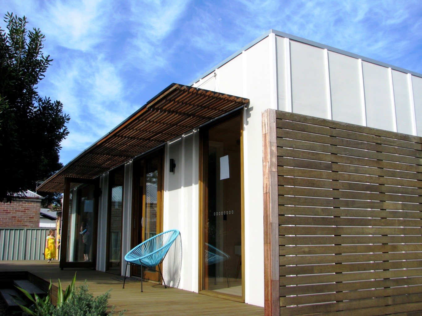 prefab-house-exterior-deck