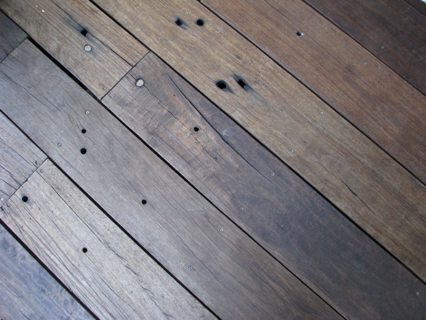 second-hand-cottage-patio-deck